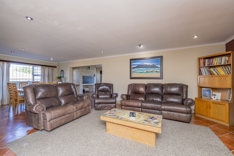 3 Bedroom Property for Sale in Protea Heights Western Cape